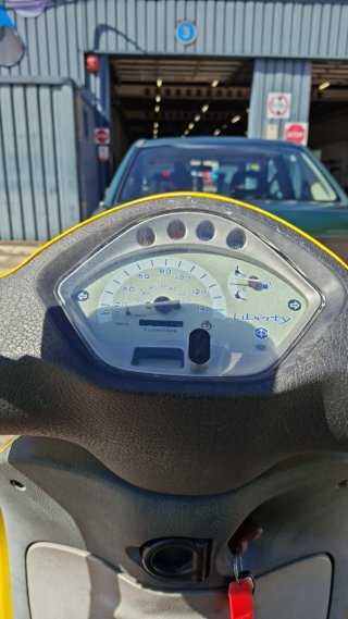 Piaggio Liberty Amarilla