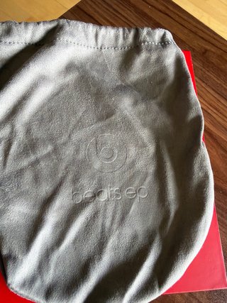 Scatola originale Beats EP rossa e borsa da viaggio