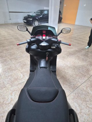 Yamaha TMAX Negra Maxi Scooter Automática