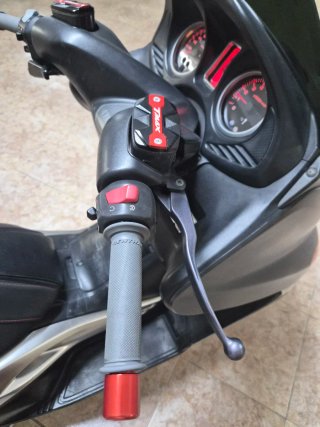 Yamaha TMAX Negra Maxi Scooter Automática
