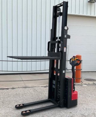 Apilador 1500 kg