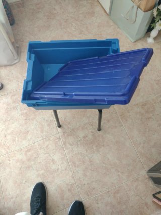 Cajas de plástico resistente azules