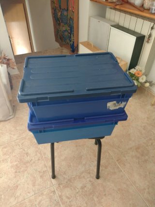 Cajas de plástico resistente azules