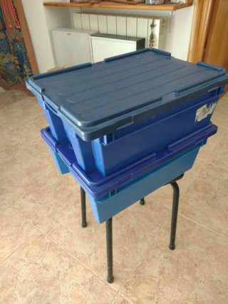 Cajas de plástico resistente azules