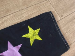 Pantalón ancho negro con estrellas