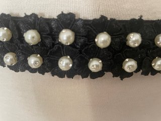 Cinturón Negro Flores Perlas Fiesta
