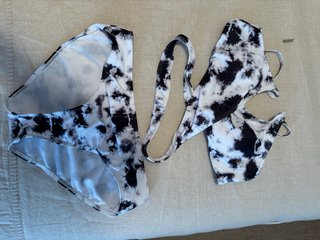 Bikini negro y blanco cruzado