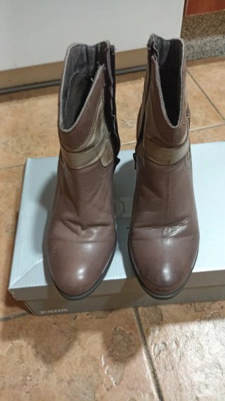 Botines de piel marrones y beige