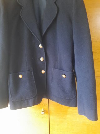 Americana lana azul talla 40, ajustada.