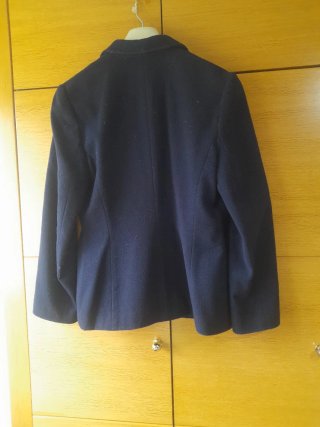 Americana lana azul talla 40, ajustada.
