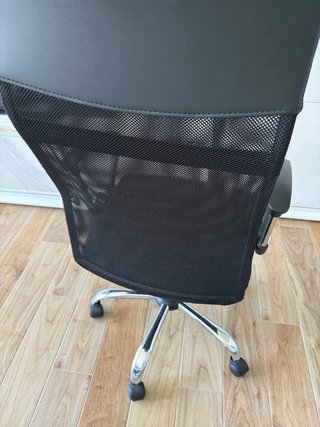 Silla de oficina negra