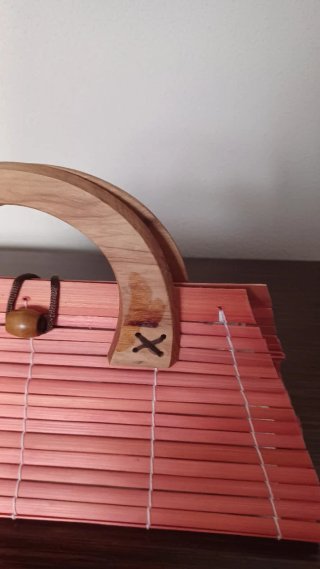 Bolso de mano de madera naranja