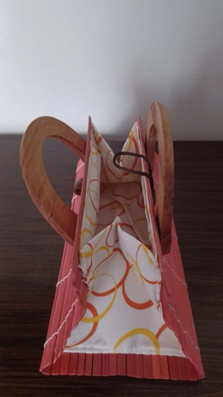 Bolso de mano de madera naranja