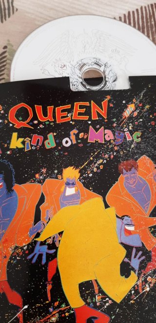 Libro y CD Queen A Kind Of Magic
