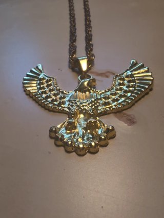 Collar con colgante de águila de metal