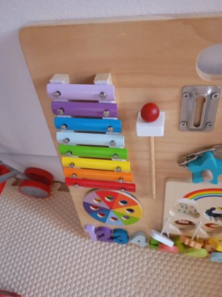 Tabla de actividades de madera para bebés