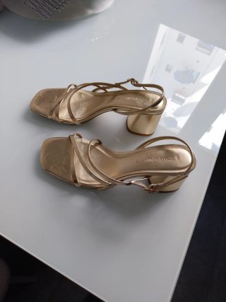 Sandalias Stradivarius Tacon Dorado Talla 38