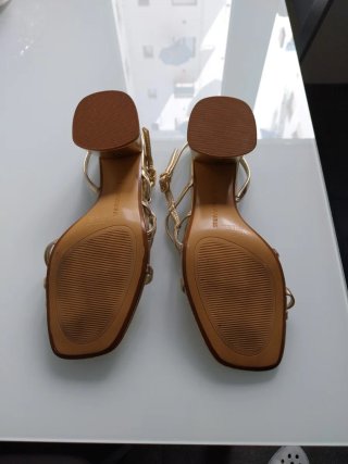 Sandalias Stradivarius Tacon Dorado Talla 38