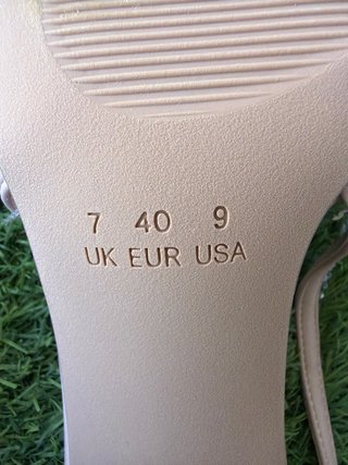 Zapatos Primark Talla 39 Beige y Plateados.