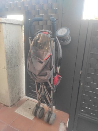 Silla de paseo Maclaren roja y gris
