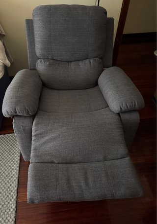 Sillón reclinable con reposapiés