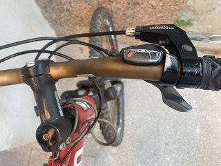 Bicicleta de montaña roja