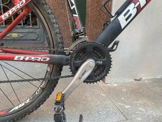 Bicicleta de montaña roja