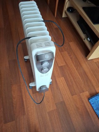 Radiador de aceite beige y blanco