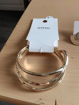 Lote bisutería: esclava, 3 pulseras y pendientes