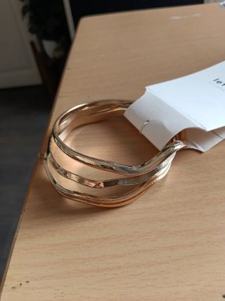 Lote bisutería: esclava, 3 pulseras y pendientes