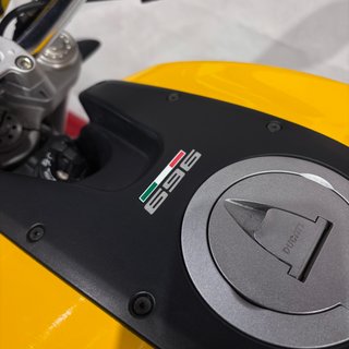 DUCATI MONSTER 696