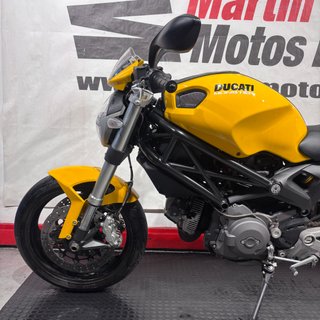 DUCATI MONSTER 696