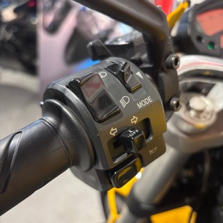 DUCATI MONSTER 696