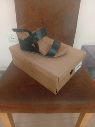 Sandalias negras de cuña