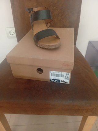 Sandalias negras de cuña