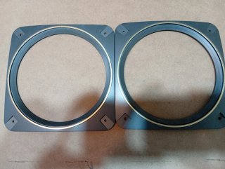 Embellecedores y separadores para altavoces