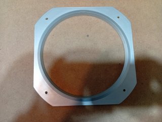 Embellecedores y separadores para altavoces
