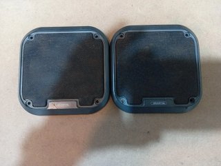 Embellecedores y separadores para altavoces