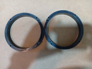 Embellecedores y separadores para altavoces