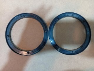 Embellecedores y separadores para altavoces