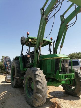 Tractor John Deere con pala