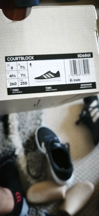 Zapatillas Adidas Negras y Blancas