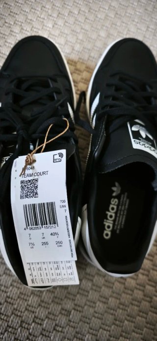 Zapatillas Adidas Negras y Blancas