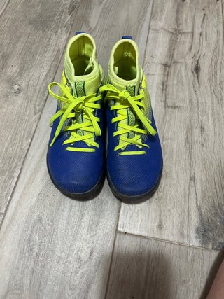 Botas de fútbol para niño. Kipsta, Decathlom