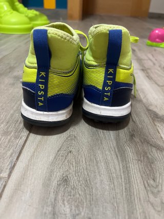 Botas de fútbol para niño. Kipsta, Decathlom