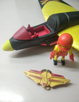 Avión Playmobil con piloto y regalo