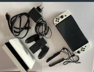 Nintendo Switch OLED con funda Mario