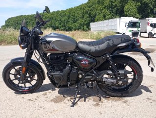 Royal Enfield HNTR 350 Negra