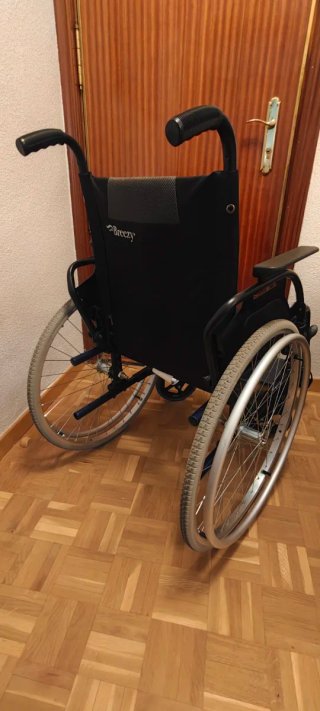 Silla de ruedas Breezy Style, talla 43 CMS.