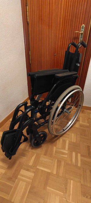 Silla de ruedas Breezy Style, talla 43 CMS.